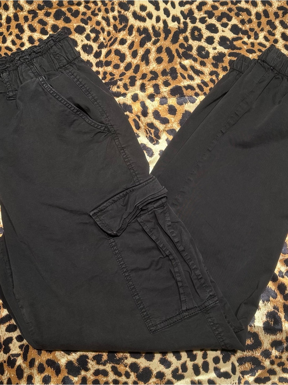 American Eagle Women’s Grey Cargo Joggers Pants